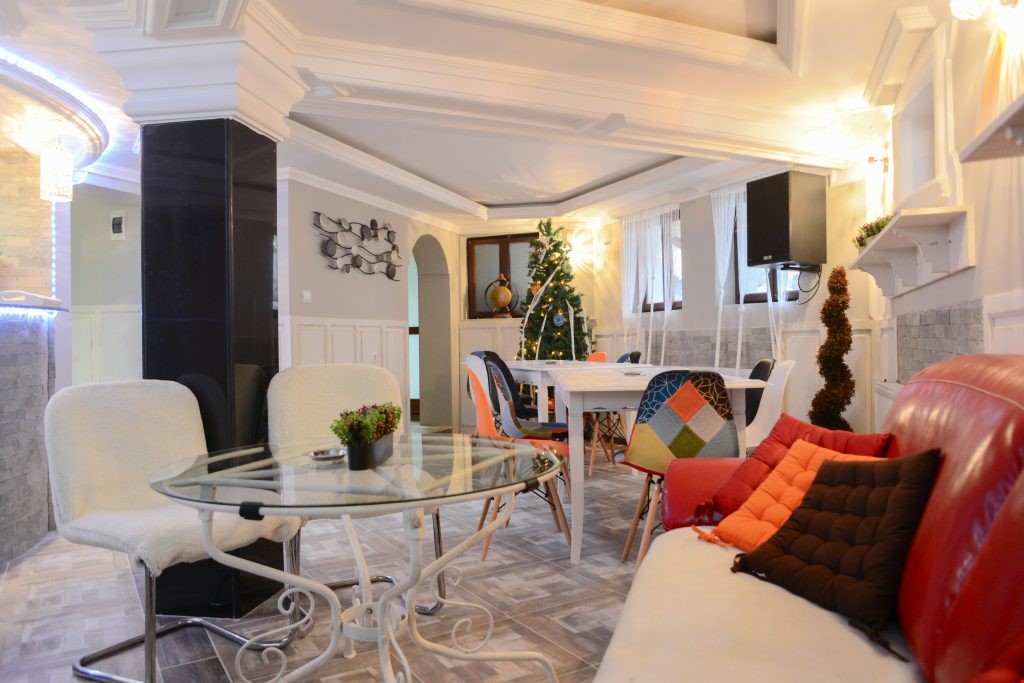 Hotel Bansko Bulgaria nomad remote 5ef01e92-22f3-4099-abe4-514bac52fd72_Villa Kaja Bansko living.jpg